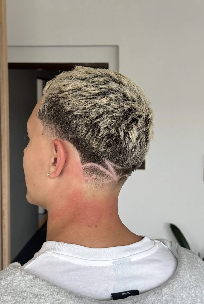 Detail nového sestřihu z pohledu zezadu v Holičství 24.